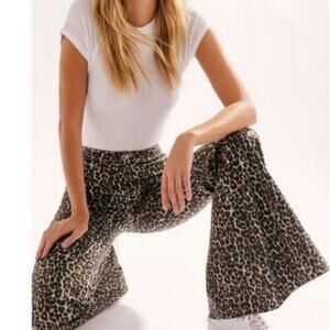 Free People float on high rise Jeans bell bottom 28 leopard print animal